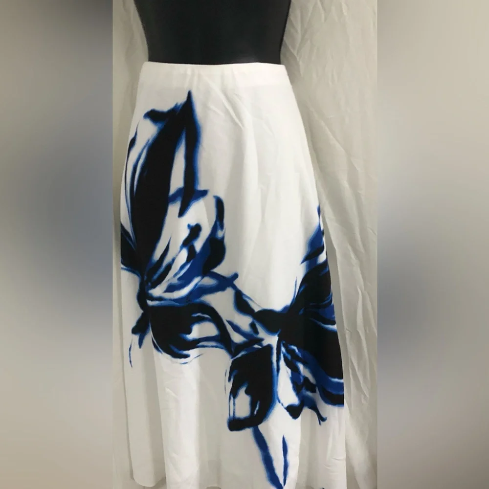 Anne Klein white dark blue fade floral bias cut swing a-line‎ skirt size large